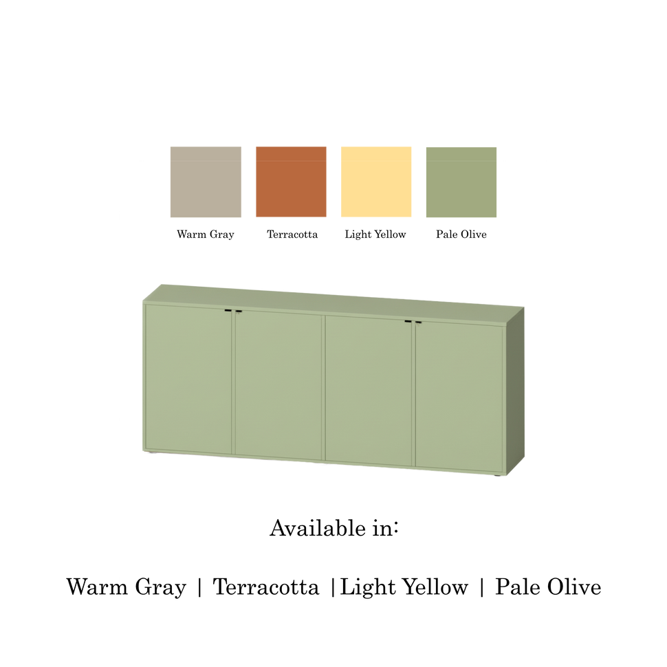 Buffet Pau à quatre portes, avec façades lisses et finition vert pâle, présenté avec quatre échantillons de couleur