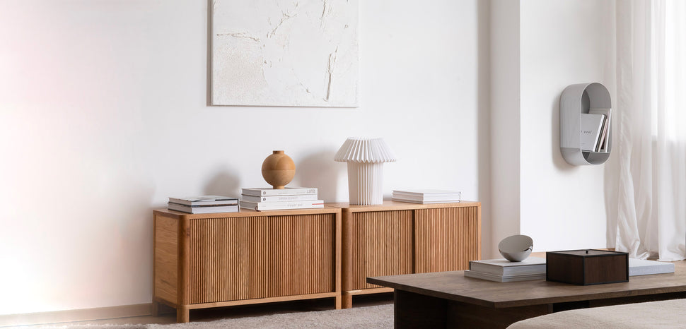 Cloe · Armoire en chêne blanc pigmenté avec portes en bois