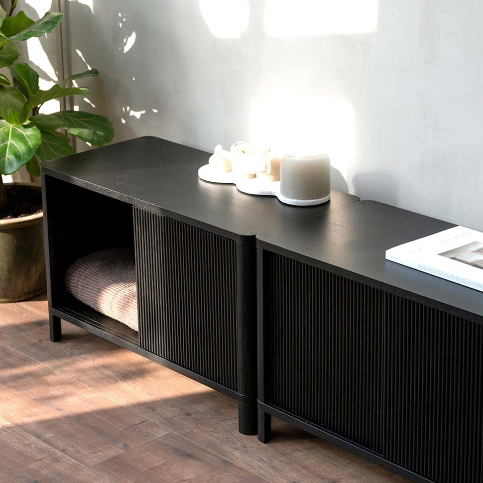 Cloe · Meuble à chaussures noir avec portes en chêne blanchi