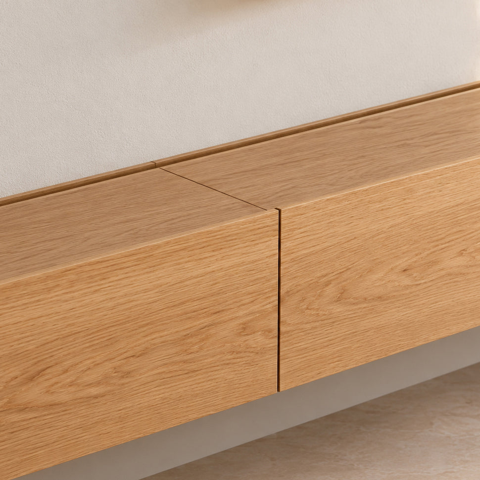 Central joint between the two oak-finish bodies of a Dalea XL unit