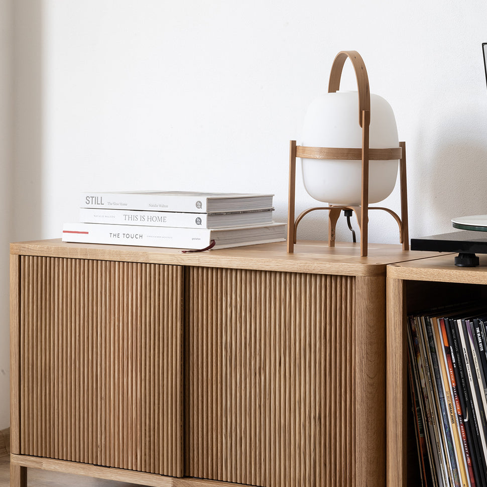 Cloe · Armoire en chêne avec portes en bois