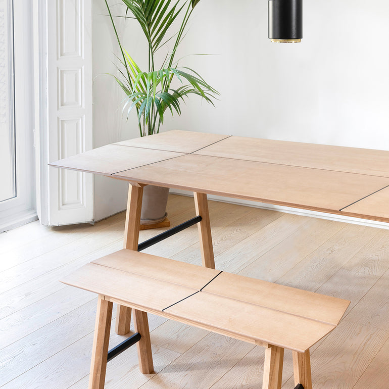 Savia Esstisch · Helles Holz & schwarze Details – Woodendot